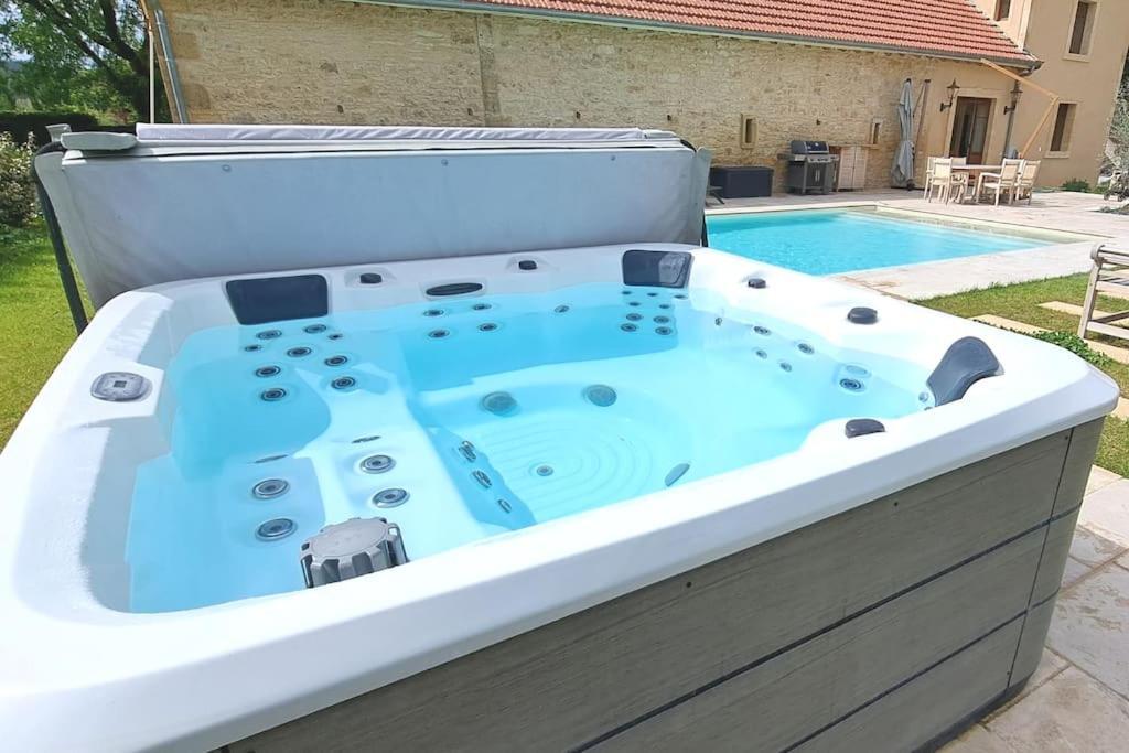Вилла Guardian House Of Chateau Monteil With Heated Pool And Jacuzzi Calviac-en-Perigord Экстерьер фото